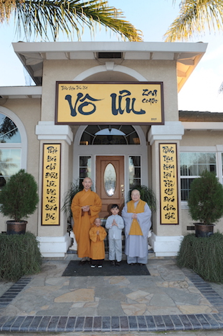 Thiền viện Vô Ưu, California, Hoa Kỳ - điểm đến đầu năm 2015 của hai nhà thư pháp Thích Giác Thiện, Thích Nhuận Pháp.