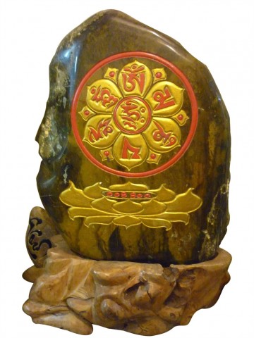 Thư pháp viết trên dá màu